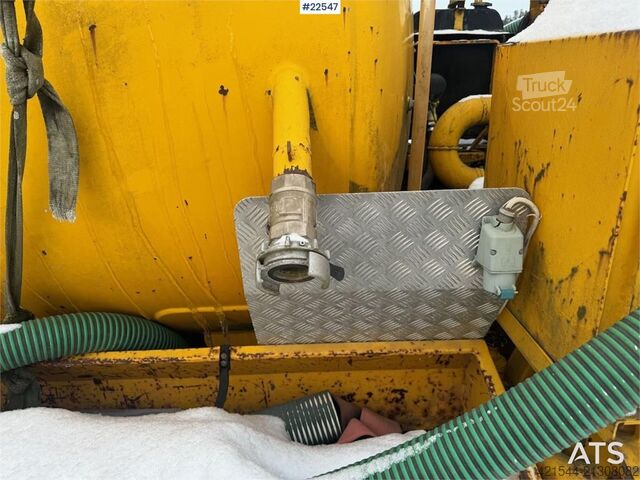 Aspirator cu vid pe platformă cu cârlig  Vakuumsuger på krokflak