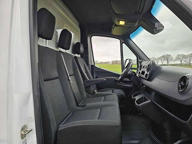 Valise MERCEDES-BENZ SPRINTER 516 Bakwagen Laadklep!