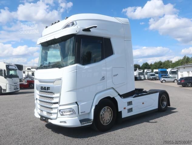 Tractor estándar DAF XG+ 530 FT Standklima Intarder Navigation
