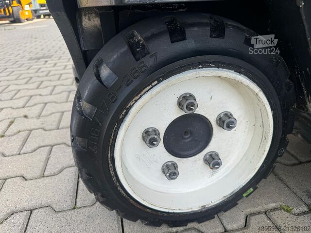 Stivuitor cu patru direcții Combilift C2500 EST /Only 1451 hours/ Battery 81%