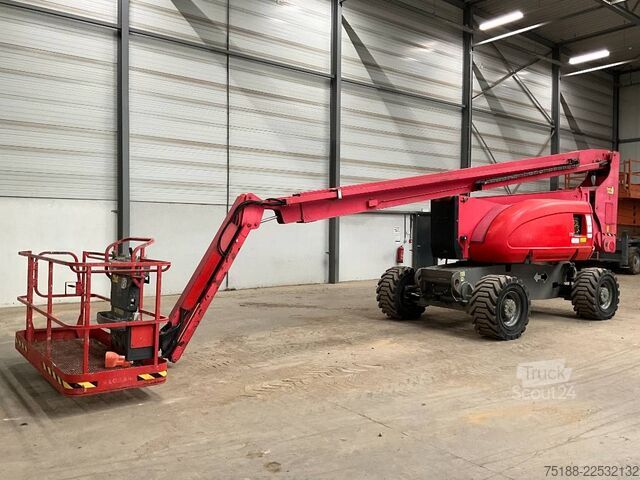 Scharnierende telescopische hoogwerker JLG 800 AJ