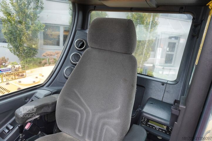 حفارة بعجلات Hyundai Robex 55W-9 Wheeled Excavator 5.5t / 2pc