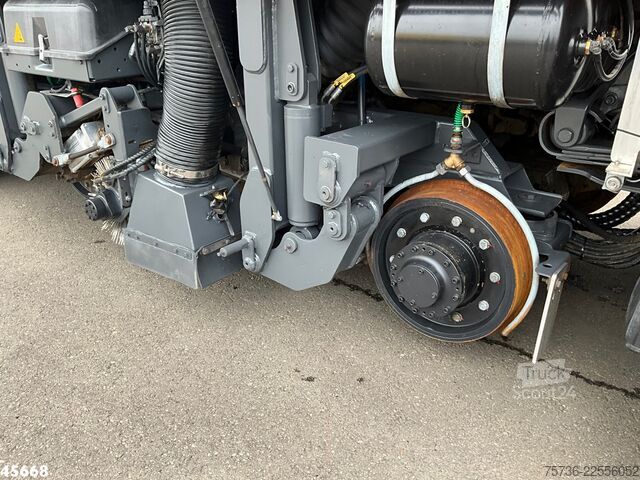 Kehrmaschine Mercedes-Benz Axor 1833 4x4 Schörling SORF Schienenreinigungs...