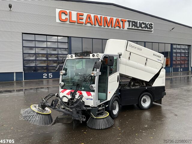 Kamionska čistilica Bucher Citycat 2020 with 3-rd brush