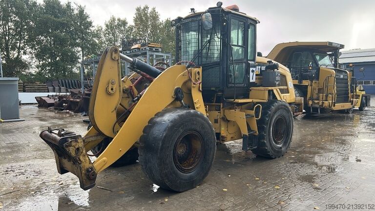 навантажувач Caterpillar 930M