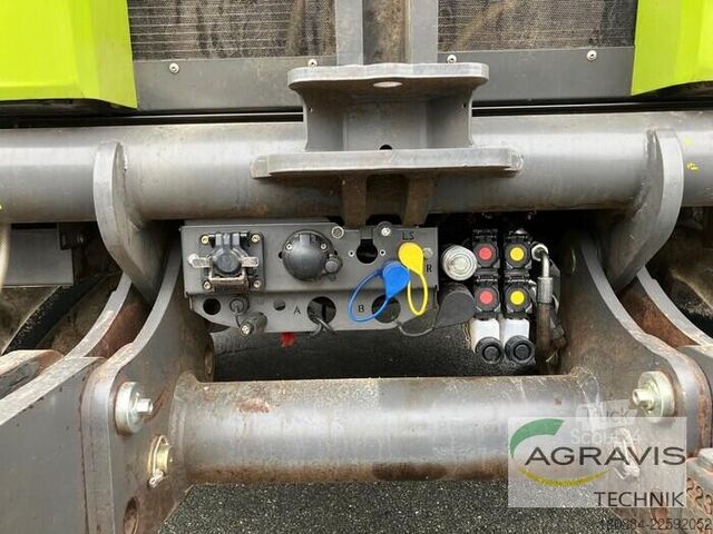 Traktor Claas XERION 4200 SADDLE TRAC
