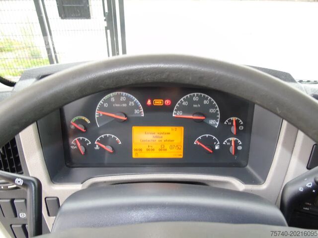 Koffer Volvo FL 240 + 12t + lift