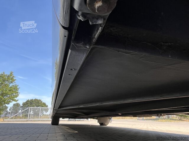 LKW mit Kofferaufbau Mercedes-Benz Tourismo RHD-L FULL OPTION