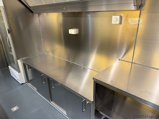 Reboque de venda ESSELMANN Delistar Foodtruck 6000 ähn. Airstream