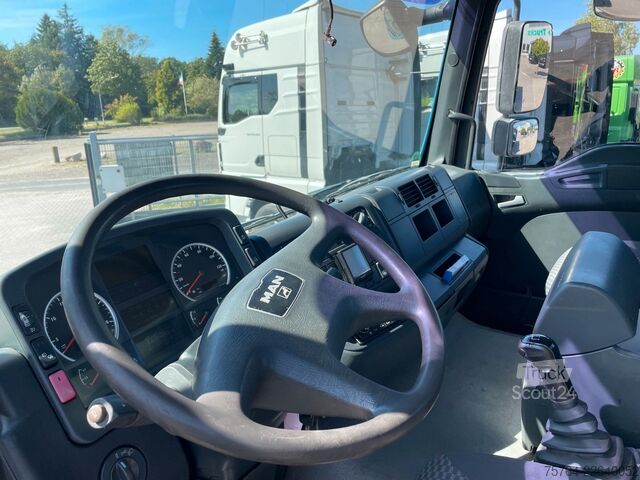Grue montée sur camion MAN TGA 26.390 / HIAB 288-EP-3 Hiduio / Funk / 6x4