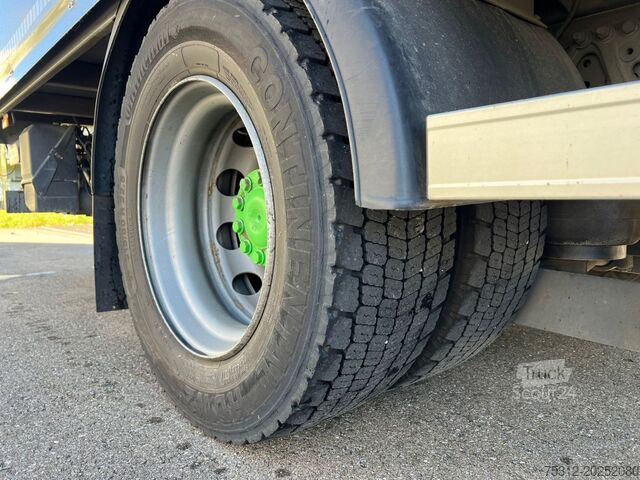 Camion cu platformă și prelată Mercedes-Benz Antos 1840  E6 8,10x2,60m Edscha LBW