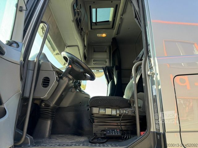 Holztransporter LKW MERCEDES-BENZ Actros 2660 6x4 Holztransport mit Kran Penz 10Z8