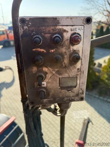 Holztransporter LKW MERCEDES-BENZ Actros 2660 6x4 Holztransport mit Kran Penz 10Z8