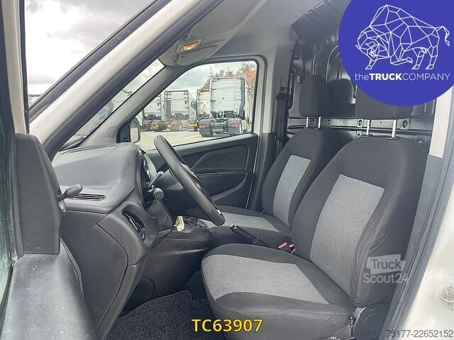 Yüksek tavanlı istasyon vagonu Fiat Doblo CARGO 1.6