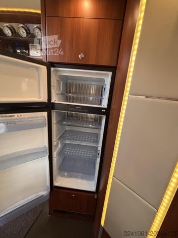 Інтегрований автокемпер CARTHAGO chic e-line I 51 Linerclass Hubst. Lithiu 300 AH