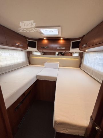 Інтегрований автокемпер CARTHAGO chic e-line I 51 Linerclass Hubst. Lithiu 300 AH