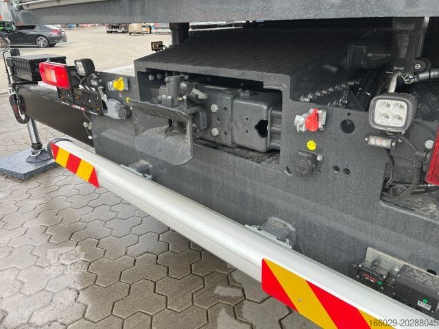 Speciální nákladní automobil VOLVO FH 500 8x4 Kran F820 RA2.27 Jib & Winde Sofort