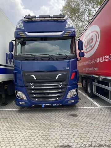 Autocarro con pianale e telone DAF XF 530
