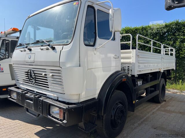MERCEDESBENZ 1017 4X4 ex army repasovaný bílý s jeřábem Mercedes-Benz 1017 4X4 ex army reconditioned white with crane