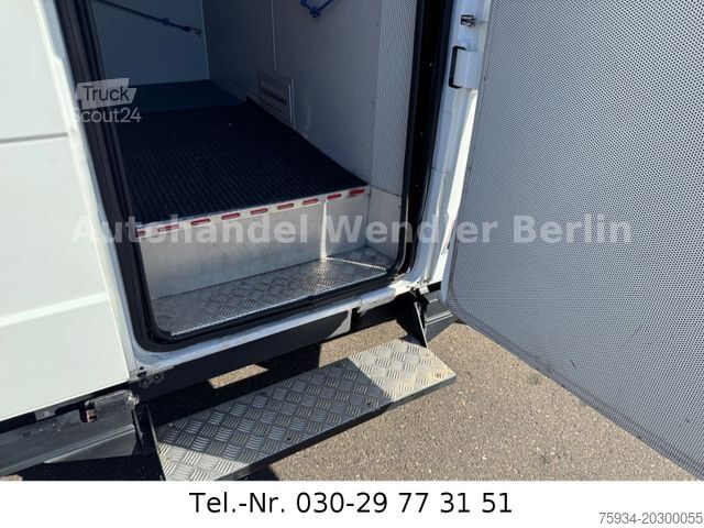 Фургон з високим дахом MERCEDES-BENZ Vario 818D Diffsperre/Klima/Standh/Luftfed Euro4