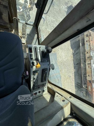 Niveleuse NEW HOLLAND F106.6A alrrad 6x6 Grader 12 Ton - 10.700 Std