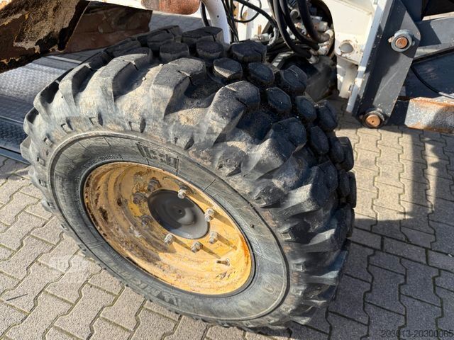 Niveleuse NEW HOLLAND F106.6A alrrad 6x6 Grader 12 Ton - 10.700 Std