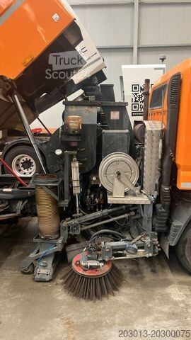 Anpassad skåpbil MITSUBISHI Canter FUSO Kehrmaschine BROCK SL140 4 m³