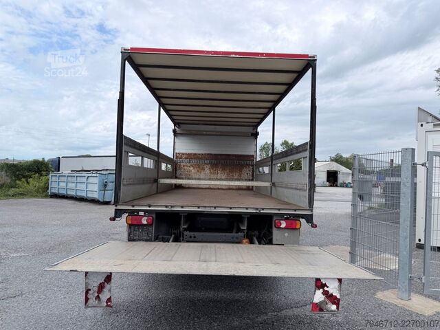 Platformas kravas automašīna ar tentu DAF LF 45-220 Pritsche Plane Lbw ADR 581.000 Km