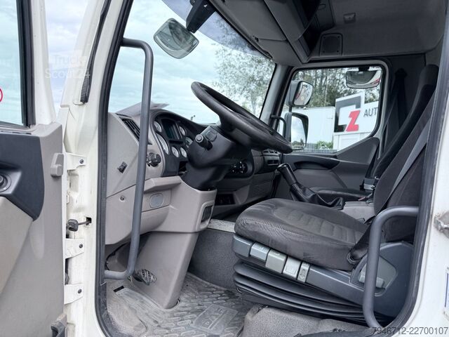 Platformas kravas automašīna ar tentu DAF LF 45-220 Pritsche Plane Lbw ADR 581.000 Km