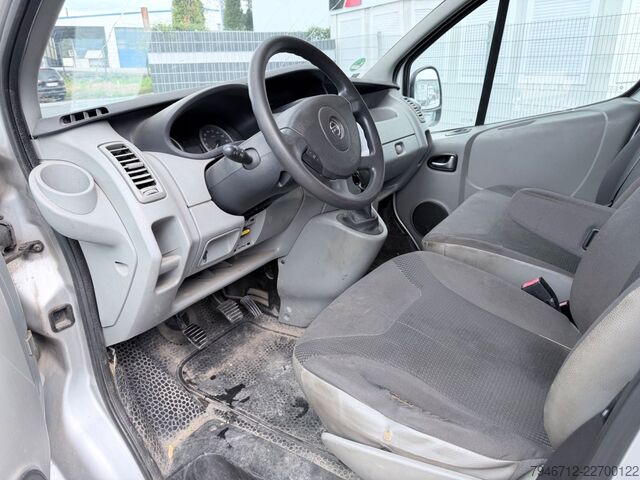 Kleinbus OPEL Vivaro 2,5 CDTI 107 kW 6 Sitzer Kasten DOKA AHK