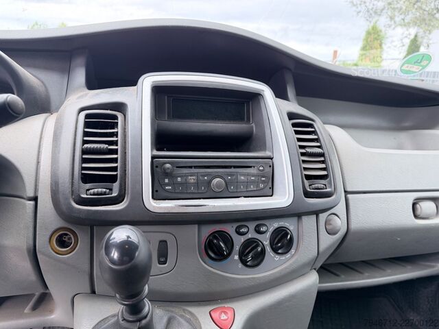 Kleinbus OPEL Vivaro 2,5 CDTI 107 kW 6 Sitzer Kasten DOKA AHK