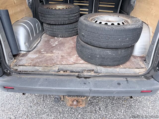 Kleinbus OPEL Vivaro 2,5 CDTI 107 kW 6 Sitzer Kasten DOKA AHK