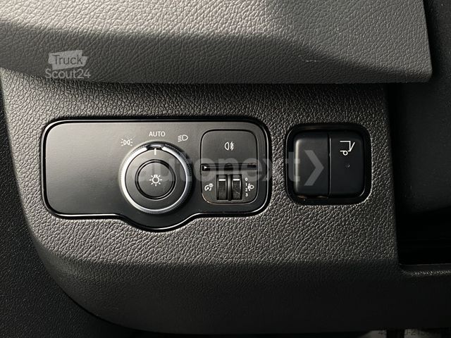 Vrachtwagen met bakwagen MERCEDES-BENZ Sprinter 316 Aut.*Ladebordwand* AHK 3,5t+Navi 31