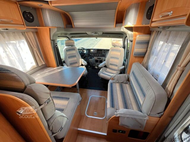 Yarı entegre karavan ADRIA 687 SP - Festbett - Automatik - Klima - AHK -