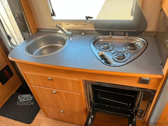Yarı entegre karavan ADRIA 687 SP - Festbett - Automatik - Klima - AHK -
