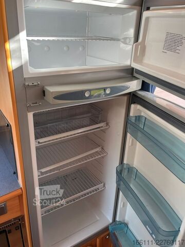 Yarı entegre karavan ADRIA 687 SP - Festbett - Automatik - Klima - AHK -