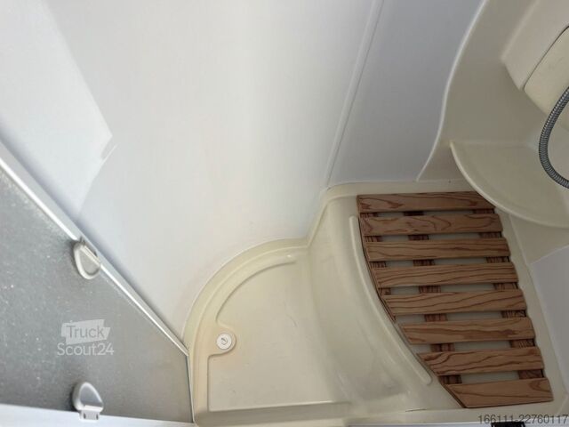 Yarı entegre karavan ADRIA 687 SP - Festbett - Automatik - Klima - AHK -