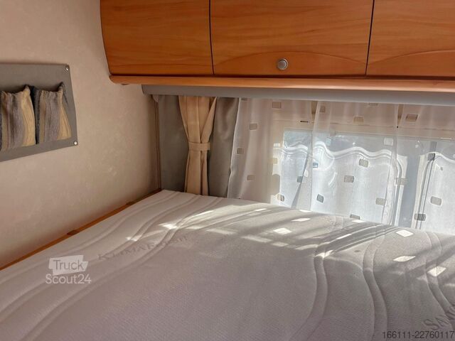 Yarı entegre karavan ADRIA 687 SP - Festbett - Automatik - Klima - AHK -