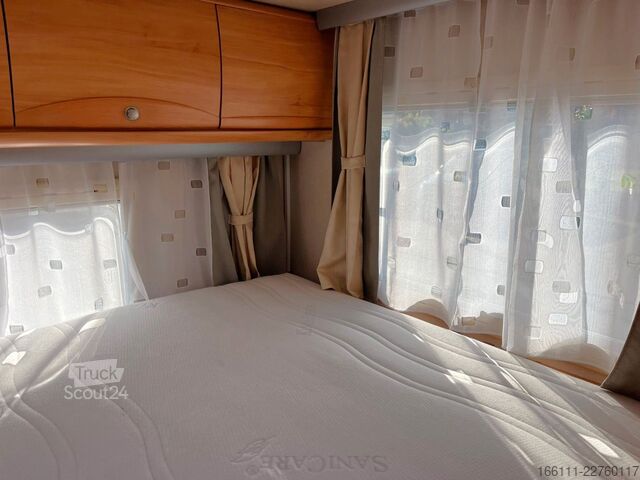 Yarı entegre karavan ADRIA 687 SP - Festbett - Automatik - Klima - AHK -