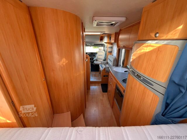 Yarı entegre karavan ADRIA 687 SP - Festbett - Automatik - Klima - AHK -