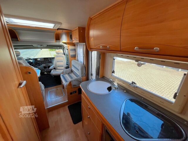Yarı entegre karavan ADRIA 687 SP - Festbett - Automatik - Klima - AHK -