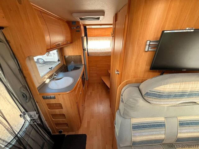 Yarı entegre karavan ADRIA 687 SP - Festbett - Automatik - Klima - AHK -