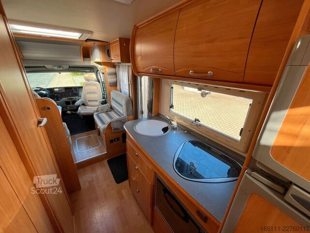Yarı entegre karavan ADRIA 687 SP - Festbett - Automatik - Klima - AHK -