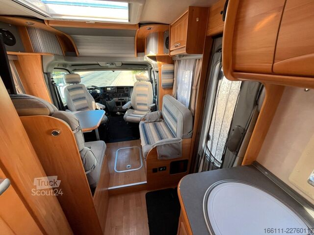 Yarı entegre karavan ADRIA 687 SP - Festbett - Automatik - Klima - AHK -