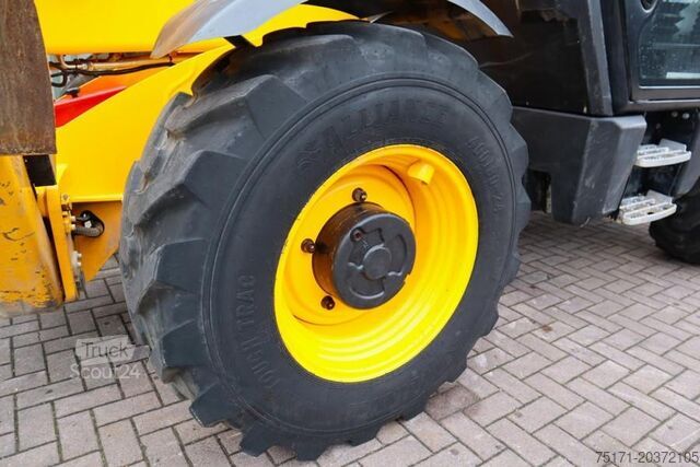 مناولة JCB 540-140 HI VIZ Diesel Stage V, 4x4x4 Drive, 13.8m