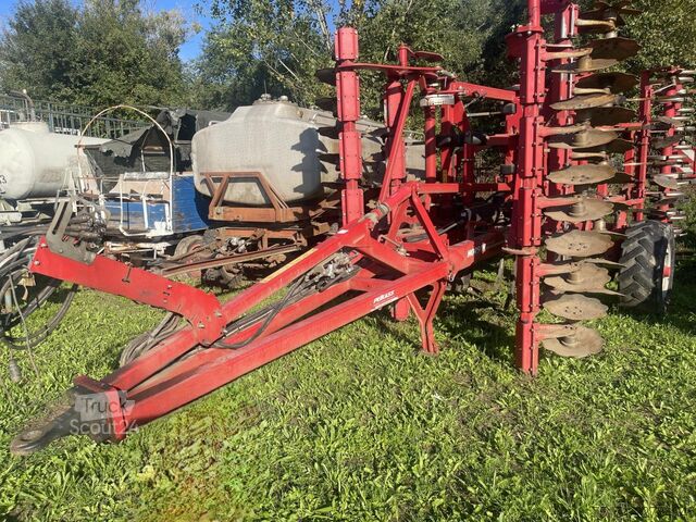 Déchaumeur Horsch Terrano 4 MT