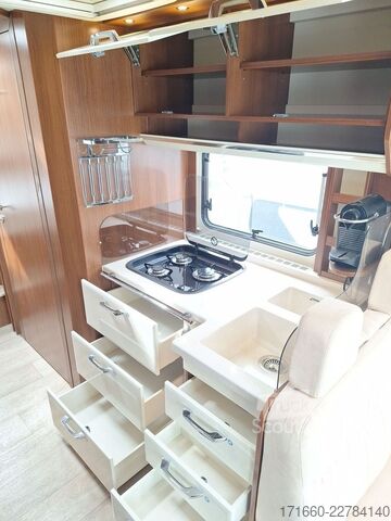 Integroitu matkailuauto MORELO Loft 82 LBX