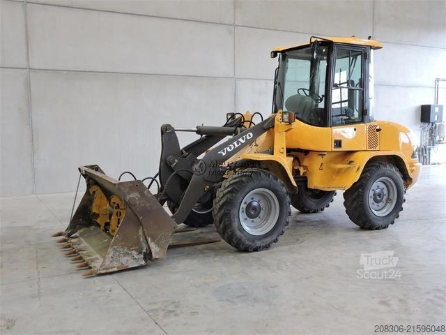 Wheel loader VOLVO L30B + Fork