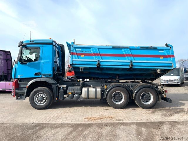 Camion-benne tricar MERCEDES-BENZ 2643 Arocs/Meiller Kipper/Bordmatik/6x6H/1.Hand