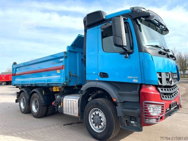 Camion-benne tricar MERCEDES-BENZ 2643 Arocs/Meiller Kipper/Bordmatik/6x6H/1.Hand